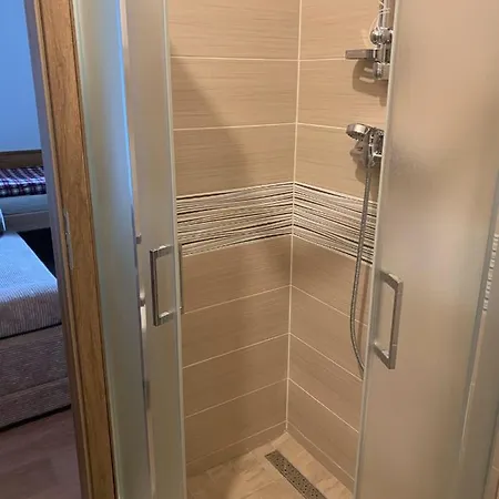 Gasthuis Cafe De La Creme Kuzelov