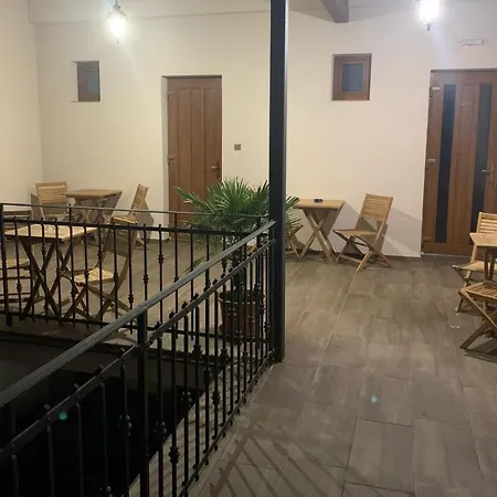 Konukevi Cafe De La Creme