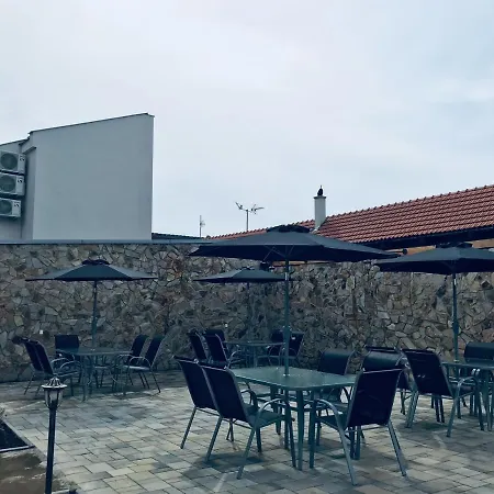 Cafe De La Creme 3*