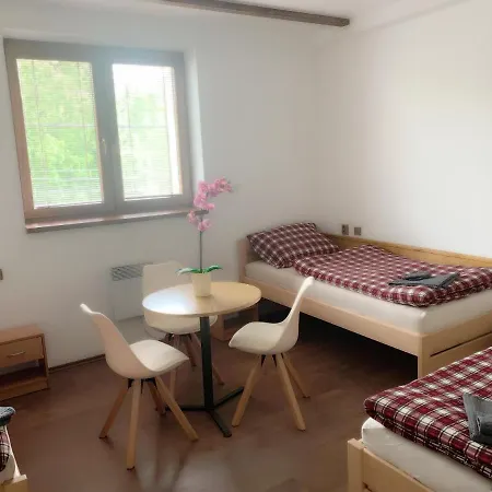 Gasthuis Cafe De La Creme Kuzelov