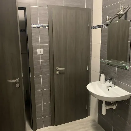 Cafe De La Creme Gasthuis Kuzelov