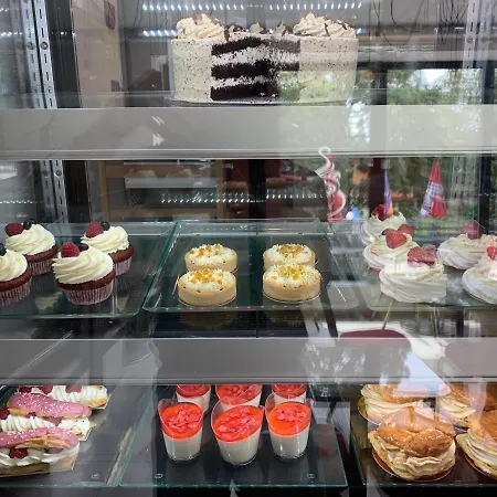 Cafe De La Creme Konukevi *
