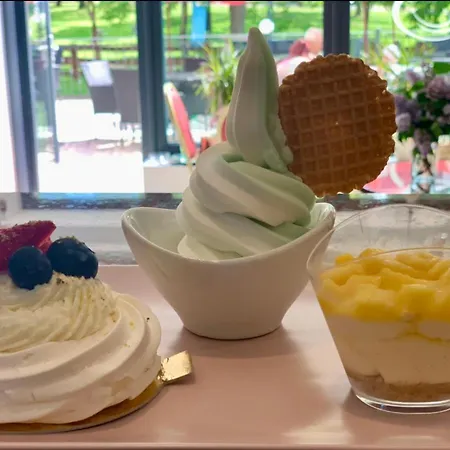 Konukevi Cafe De La Creme