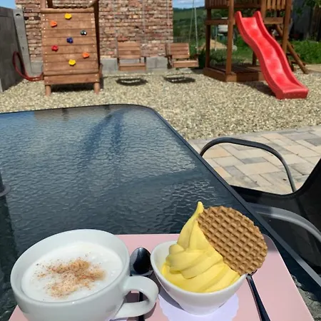 Cafe De La Creme Gasthuis Kuzelov