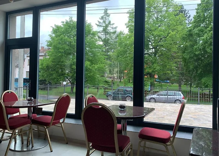 Cafe De La Creme 3*