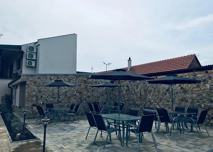 Cafe De La Creme 3*