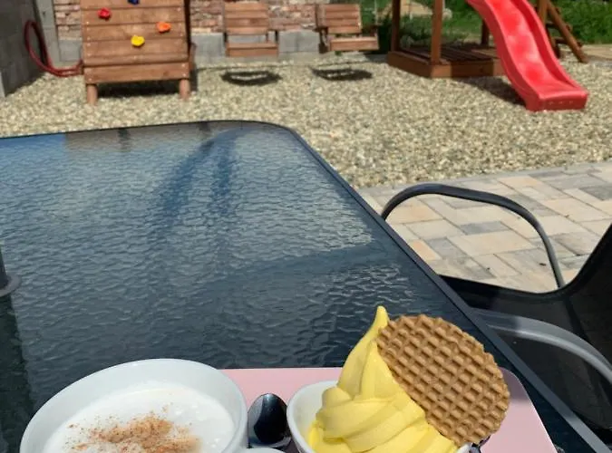 Cafe De La Creme Pensjonat Kuzelov